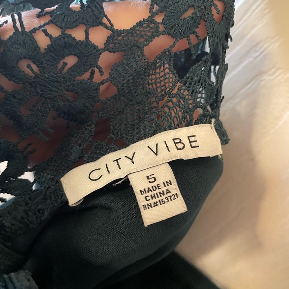City Vibe Lace Dress - Picture 3 of 4